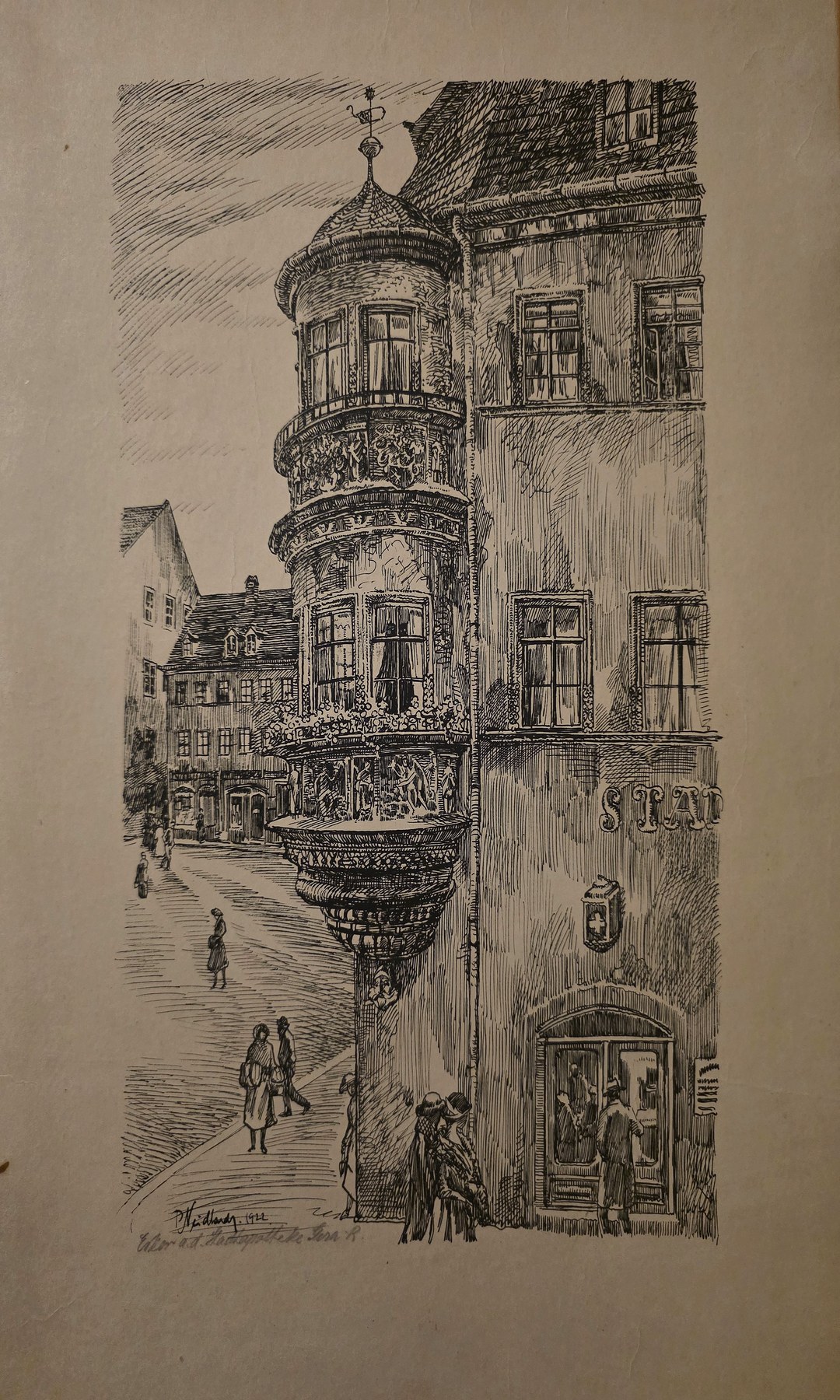 Schmale Stadtgrafik mit Erker und Figuren