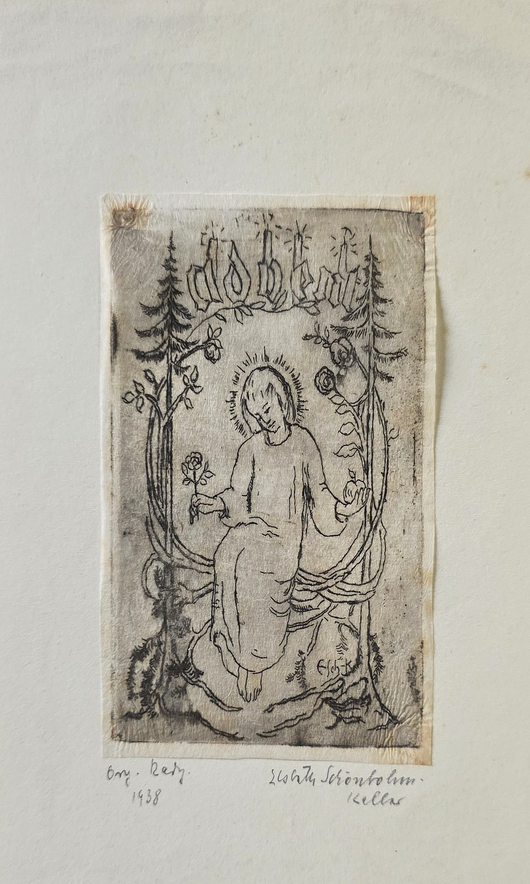 Figur in ornamentaler Waldrahmung