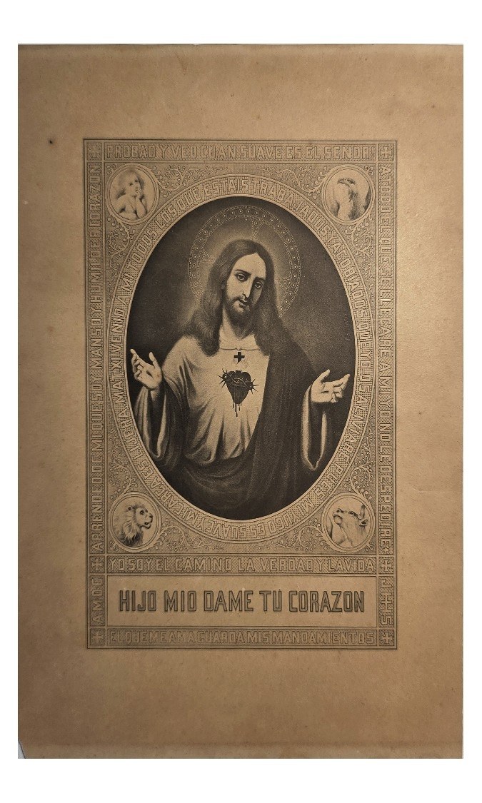 mit Porträtmedaillon und religiöser Inschrift