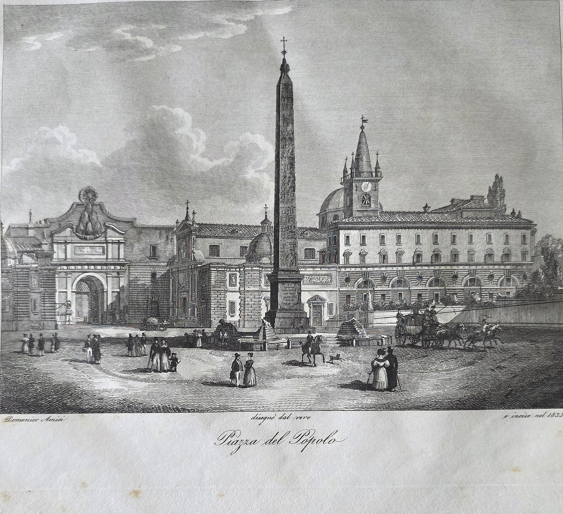 Obelisk auf weitläufigem Stadtplatz