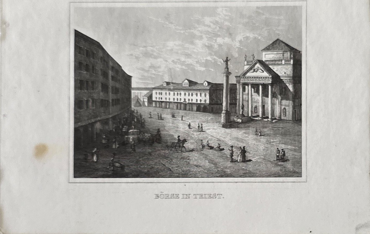 Stadtplatz mit klassizistischem Gebäude