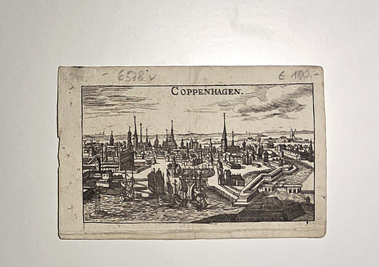 Historische Ortsdarstellung – mit kleiner Stadtansicht und dichter Bebauung